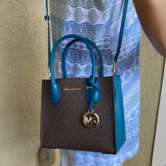 Michael Kors Mercer Medium Messenger Bag - Picture 6 of 16